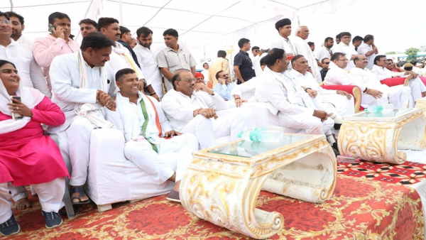 पुष्कर में चले जूते चप्पल