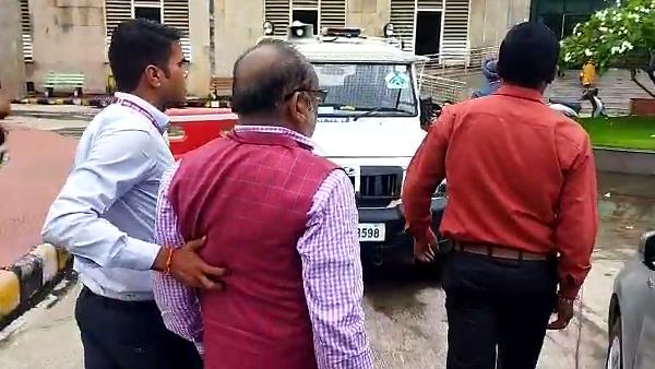अब प्रशासन भी जमीनों का करा रहा सत्यापन 
