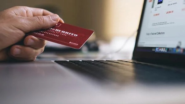 देनी होगी फीस