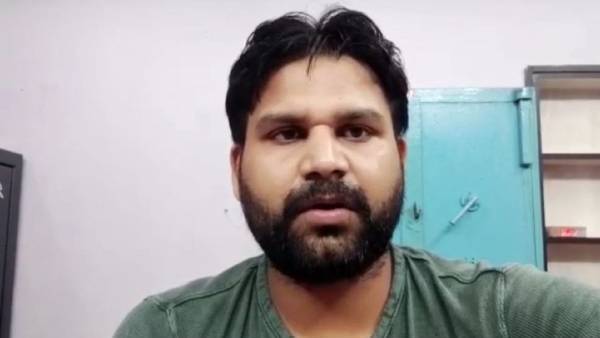 पैसे नहीं मिले वापस- चेतन