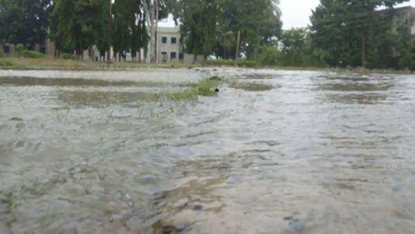 बाढ़ के पानी में डूबने से महिला की मौत