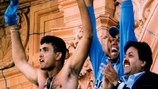 गांगुली ने टी-शर्ट उतारकर लहराई थी