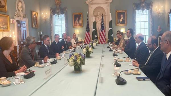 भारत के साथ संबंध सुधारने पर बातचीत