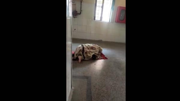 video of a patients attendant offering namaz outside a ward at a Prayagraj government hospital video of a patients attendant offering namaz outside a ward at a Prayagraj government hospital