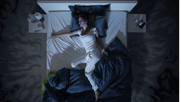 दोनों में नग्न होकर सोना भी बंद कर दिया