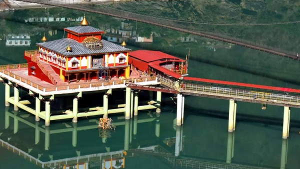 मूर्ति दिन में तीन बार अपना रूप बदलती है