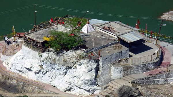 प्राचीन मंदिर से अपलिफ्ट कर वहां से हटा दिया गया था