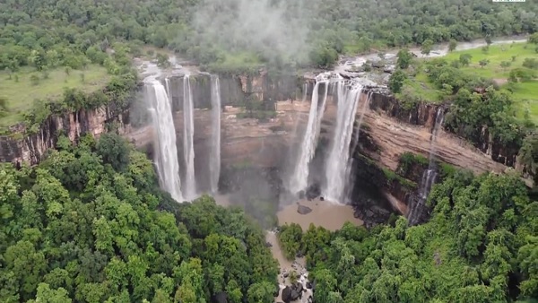 टाइगर रिजर्व के कारण यहां कम ही लोग पहुंच पाते हैं 