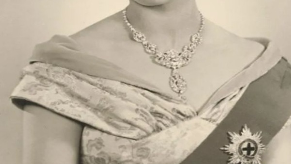 हैदराबाद के निजाम ने दिया 300 हीरों को हार हैदराबाद के निजाम ने दिया 300 हीरों को हार