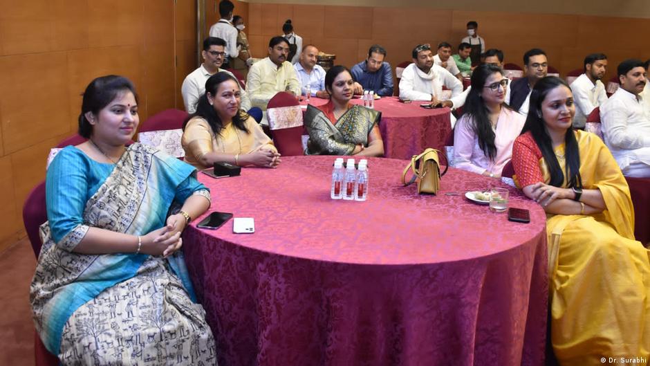 राज्य के विधायकों में कई डॉक्टर, इंजीनियर, वकील और दूसरे पेशों से जुड़े लोग हैं