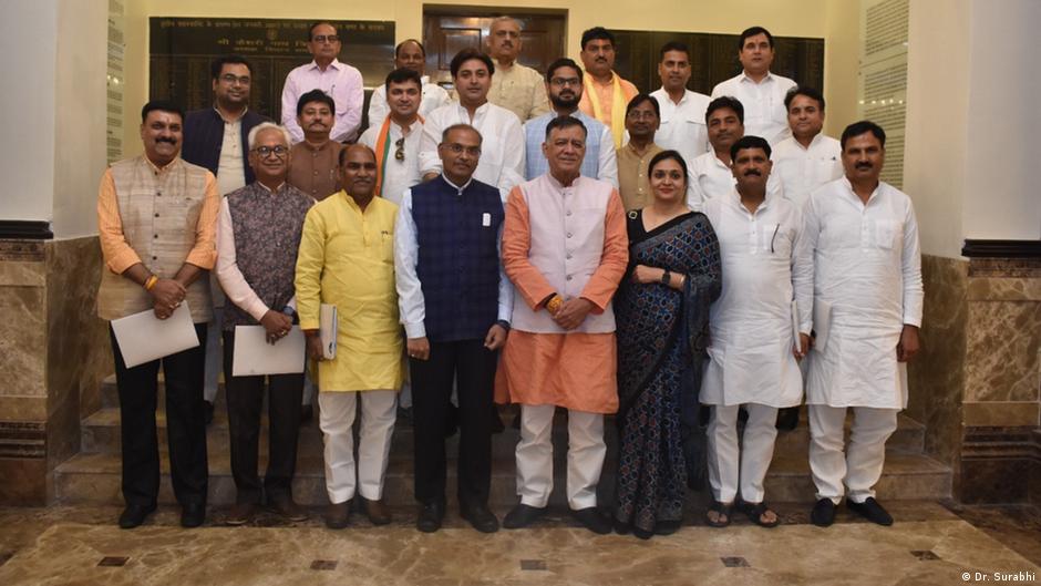 पहली बार विधायकों के अपराध नहीं उनके डिग्रियों की बात हो रही है