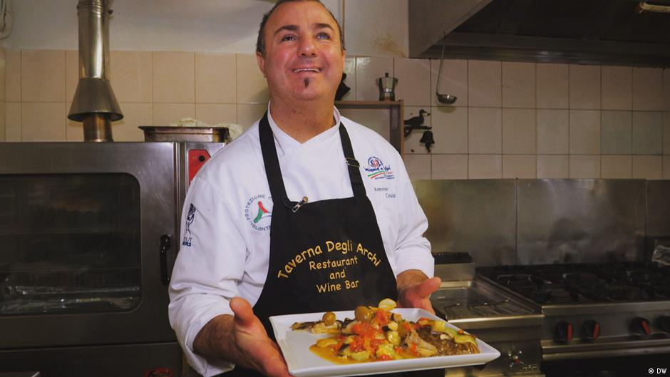 खाना बनाने वाले ज्यादातर पुरुष या तो पेशेवर हैं या फिर यह काम शौकिया या मजबूरी में करते हैं