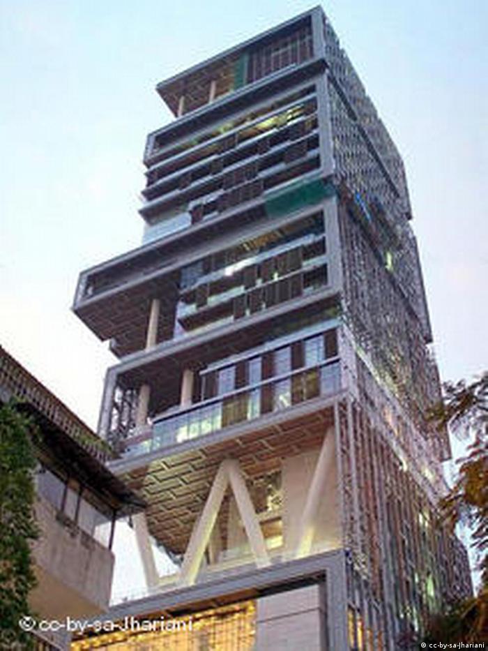 मुकेश अंबानी का घर भी वक्फ की जमीन पर बनाये जाने के आरोप हैं