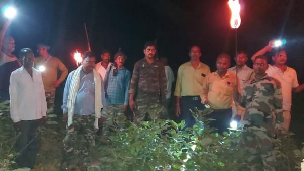 पटाखे और शोर मचाकर खदेड़ा