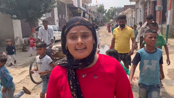 बीच सड़क जमकर हुई गाली गलौच