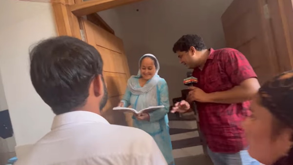 आंगनवाडी रजिस्टर में दिखाए पति की दूसरी शादी के सबूत