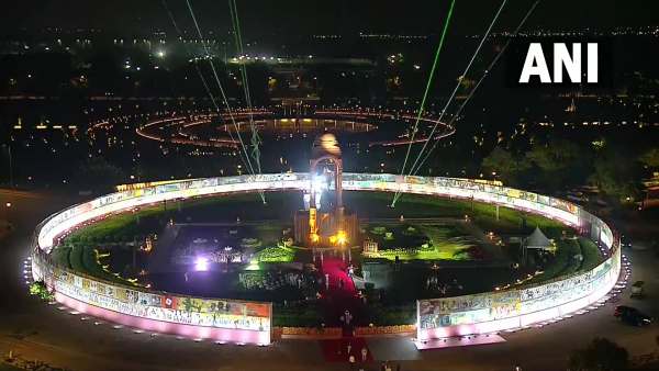 विकास को प्रदर्शित करते हुए गैलरी विकास को प्रदर्शित करते हुए गैलरी