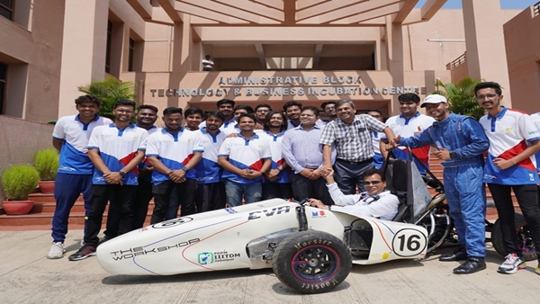 ट्रिपलआइटी डीएम के स्टूडेंट्स ने बनाई है कार ट्रिपलआइटी डीएम के स्टूडेंट्स ने बनाई है कार