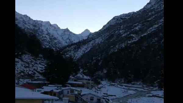 उत्तराखंड हिमालय में गंगोत्री ग्लेशियर सबसे बड़ा है