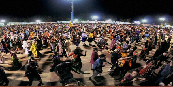 हर वर्ष नवरात्रि पर होता गरबा सेलिब्रेशन