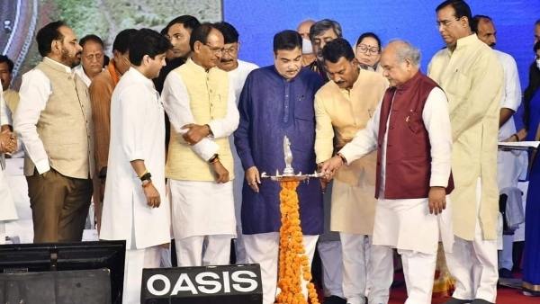 खेल मैदान में आयोजित किया गया कार्यक्रम