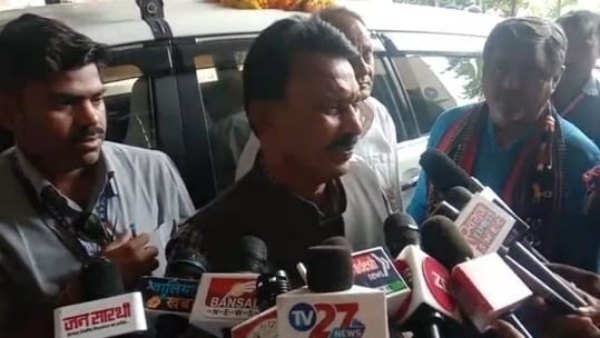 कलेक्टर कार्यालय पहुंचे थे मंत्री तुलसी सिलावट