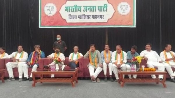 मंच से छलका सिंधिया का दर्द