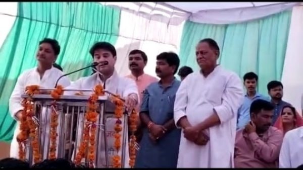220 हितग्राहियों को वितरित किए गए पट्टे