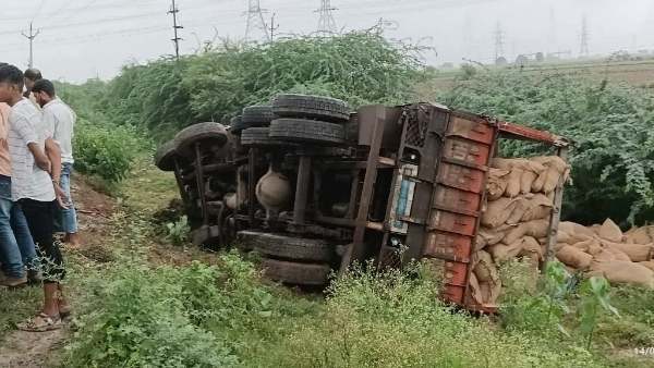 पुलिस ने घायलों को पहुंचाया अस्पताल