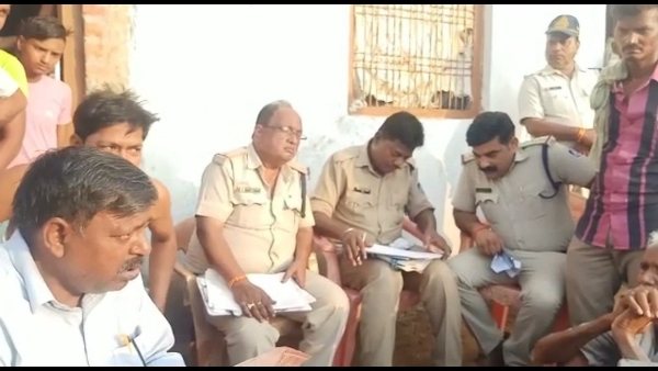लाइट जाने की वजह से दीवार के पास सो रही थी लड़कियां