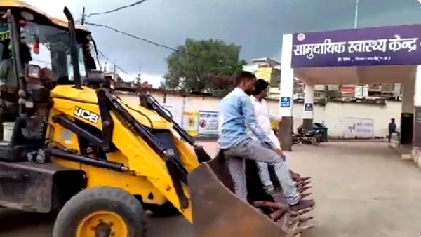 सोशल मीडिया पर जमकर वायरल हुआ वीडियो 