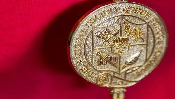 ईशा ठाकुर को अमेरिका में मिला गोल्ड मेडल