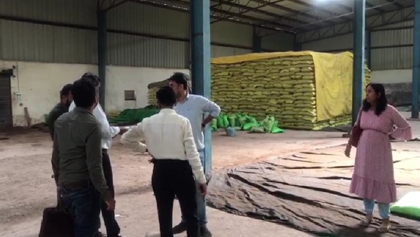 पड़ोसी कई जिलों में भेजा जाना था यूरिया 