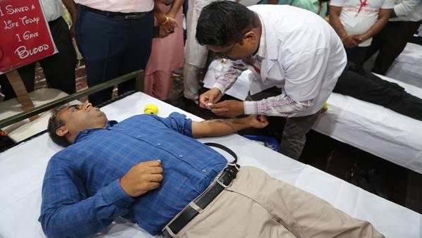 कलेक्टर ही नहीं, सरकारी दफ्तरों के चपरासी तक पहुंचे कैम्प में 