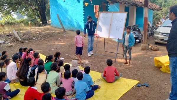 पढ़ाई का पूरा खर्च उठाते है पराग