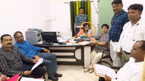 विभाग से कई दस्तावेज बरामद 