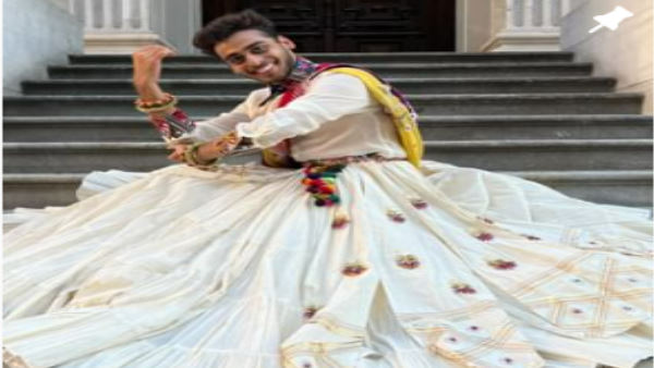 स्कर्ट पहनकर किया डांस