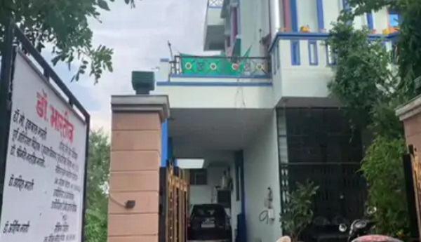 डॉ. इकबाल और नौकरानी मीरा घर पर थे