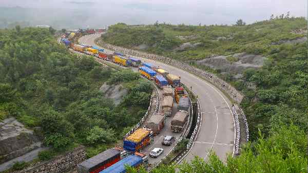 डबल लेन का काम पूरा करने को भी कहा गया है