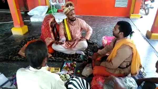 18 वर्षों से एकदूसरे से करते हैं प्यार और अब किए शादी