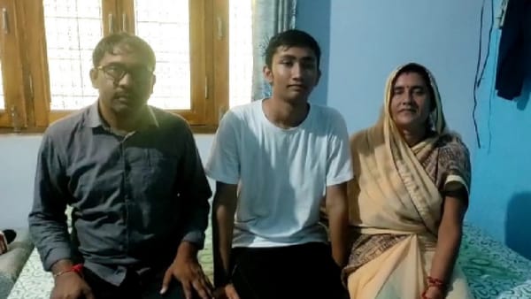 यूट्यूब को बनाया गुरु