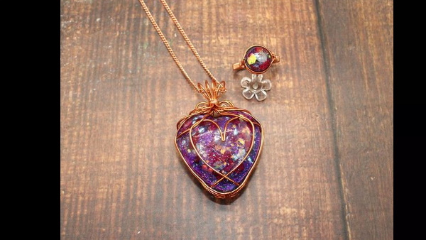 अमांडा बूथ इससे पहले इन चीजों से बना चुकी है ज्वैलरी अमांडा बूथ इससे पहले इन चीजों से बना चुकी है ज्वैलरी