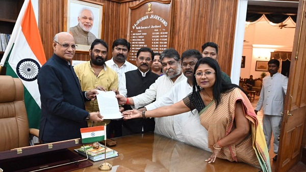 खबरें लीक हो रही!