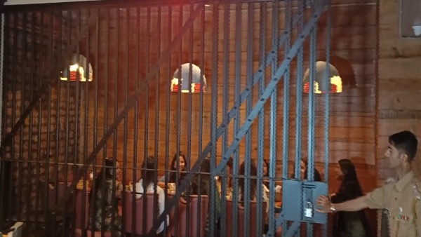 सलाखों के पीछे परोसा जाता है लज़ीज व्‍यंजन