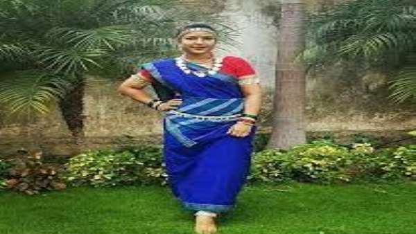 पारंपरिक साड़ियों को बनाया फैशन का मास्टर पीस पारंपरिक साड़ियों को बनाया फैशन का मास्टर पीस