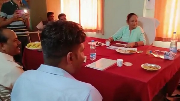 किसानो ने विधायक से की थी शिकायत, मुद्द शुल्क वसूलते हैं किसानो ने विधायक से की थी शिकायत, मुद्द शुल्क वसूलते हैं