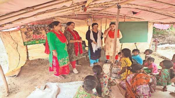 घुमंतू व बस्ती के मजदूर बच्चों को पढ़ाती है सीमा