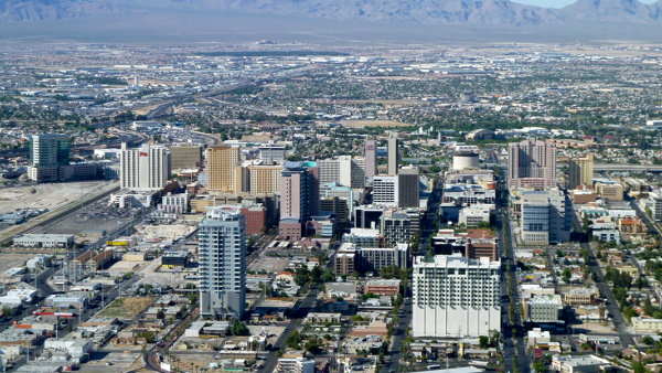 अधिकारियों के साथ झगड़ा कर रही थी अधिकारियों के साथ झगड़ा कर रही थी