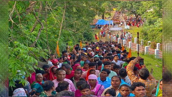 हज़ारो की संख्या में पहुंचे भक्त हज़ारो की संख्या में पहुंचे भक्त