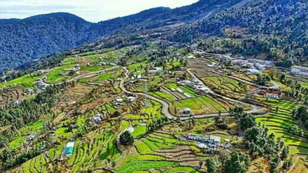 बागेश्वर से करीब 55 किमी दूर पहाड़ी पर स्थित है लीती गांव